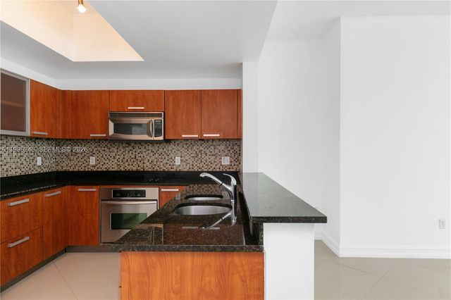 3131 NE 188th St 2-1010, Aventura, FL 33180