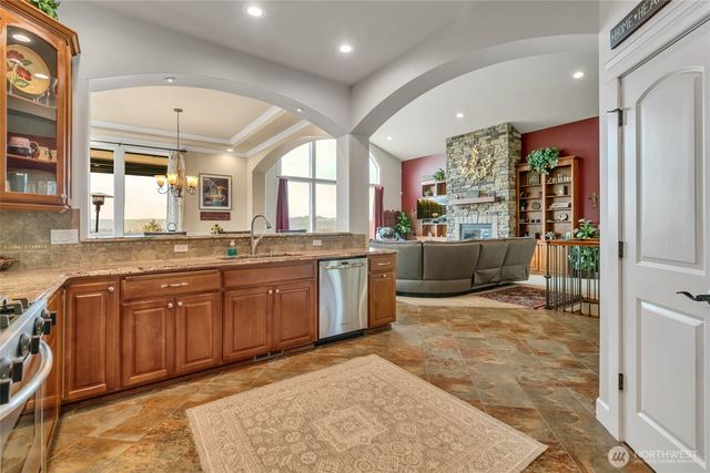 8110 172nd Avenue E, Sumner, WA 98390