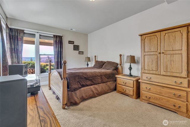 8110 172nd Avenue E, Sumner, WA 98390