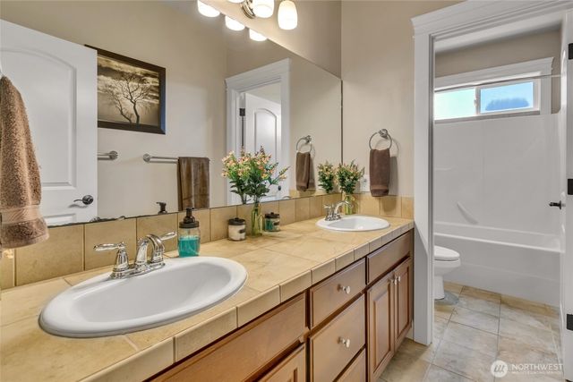 8110 172nd Avenue E, Sumner, WA 98390