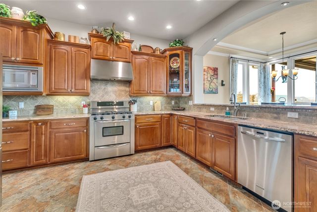 8110 172nd Avenue E, Sumner, WA 98390