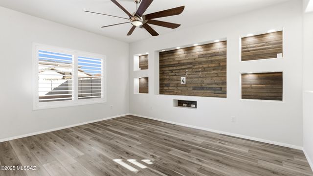 33915 S Colony Drive, Red Rock, AZ 85145