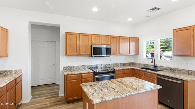 33915 S Colony Drive, Red Rock, AZ 85145