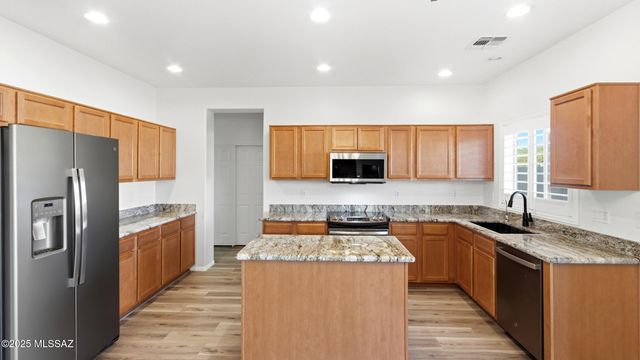 33915 S Colony Drive, Red Rock, AZ 85145