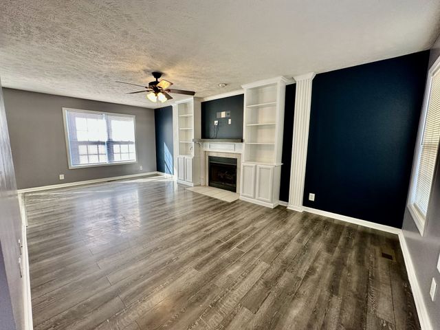 2790 Ridgepole Dr, Clarksville, TN 37040