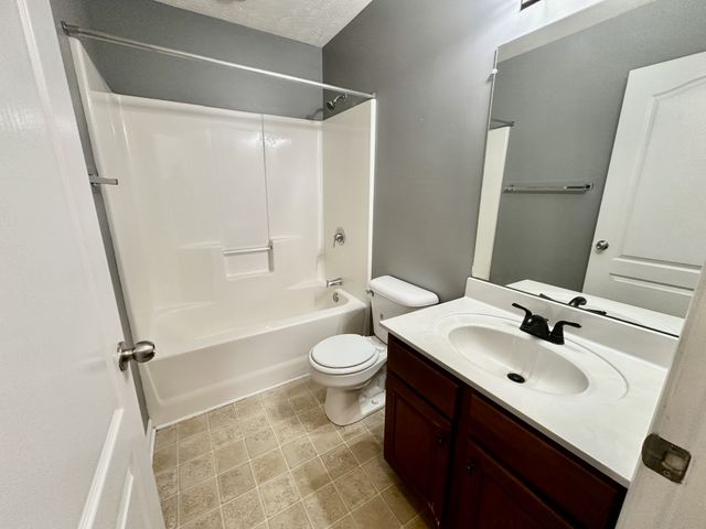 2790 Ridgepole Dr, Clarksville, TN 37040