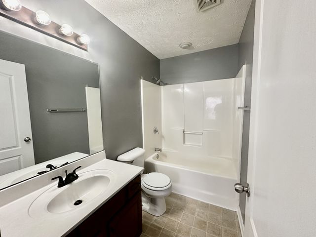 2790 Ridgepole Dr, Clarksville, TN 37040