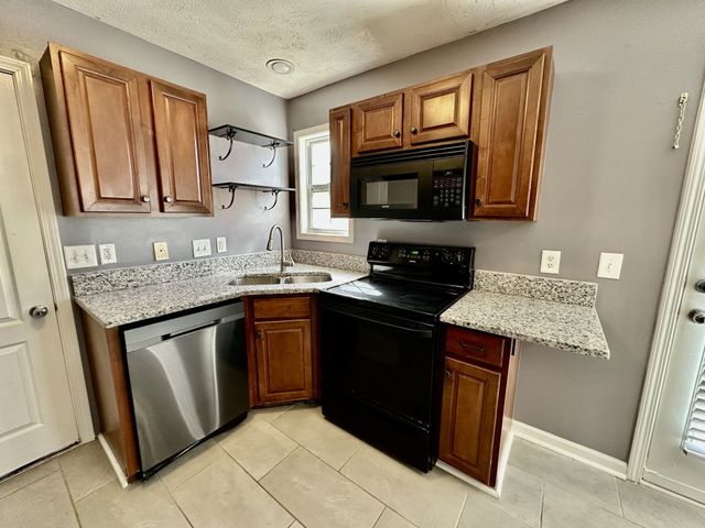 2790 Ridgepole Dr, Clarksville, TN 37040