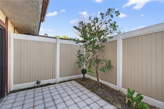 9325 Sunland Park Drive 2, Sun Valley, CA 91352