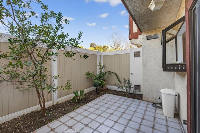 9325 Sunland Park Drive 2, Sun Valley, CA 91352