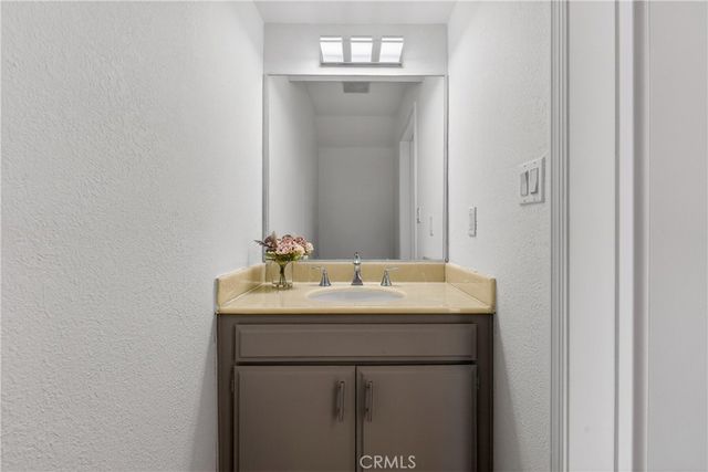 9325 Sunland Park Drive 2, Sun Valley, CA 91352