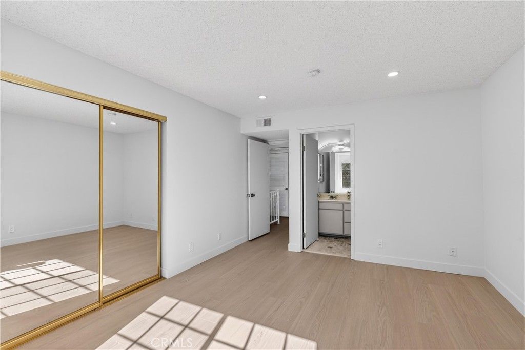 Image 12 of property listing at 9325 Sunland Park Drive 2, Sun Valley, CA 91352