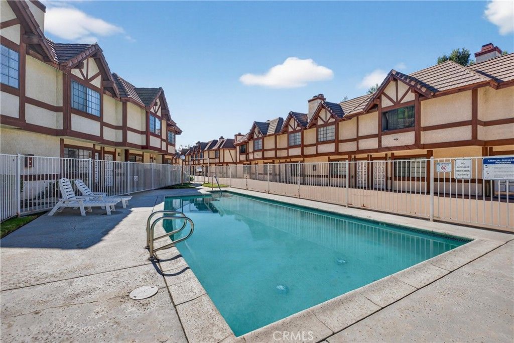 Image 23 of property listing at 9325 Sunland Park Drive 2, Sun Valley, CA 91352