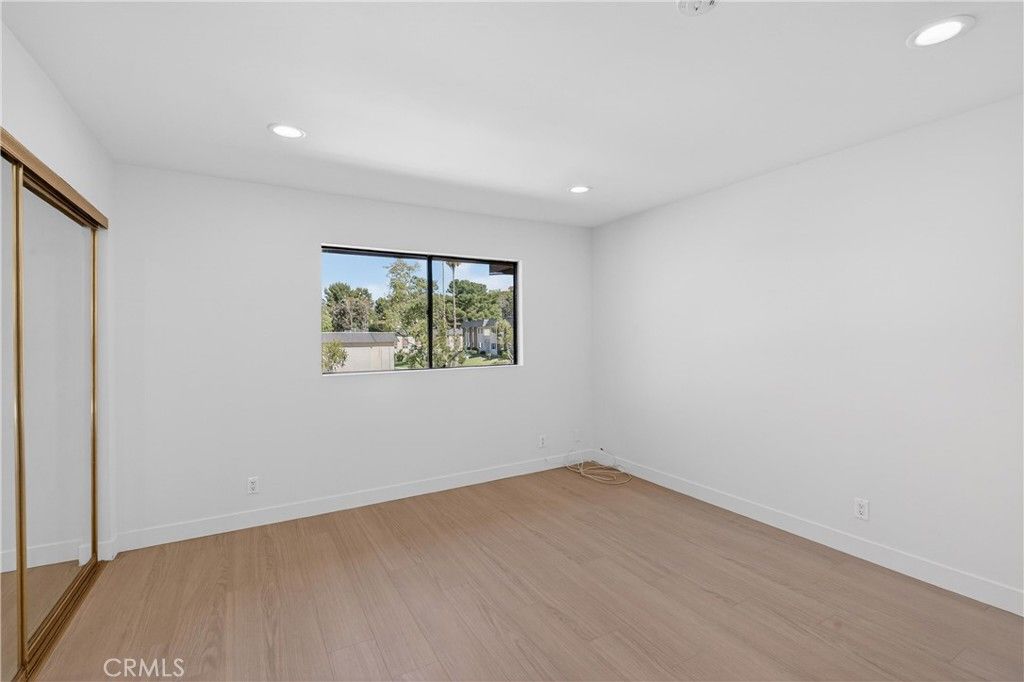 Image 9 of property listing at 9325 Sunland Park Drive 2, Sun Valley, CA 91352