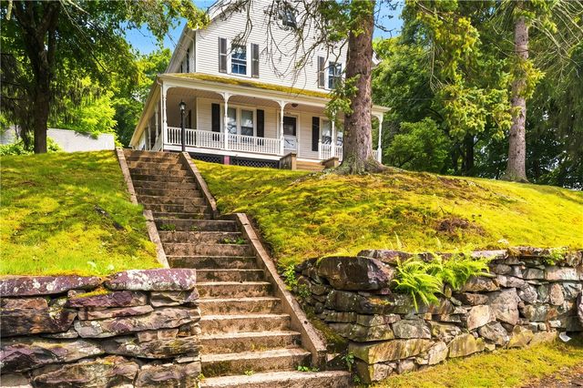 3 Whipple Avenue, Smithfield, RI 02917