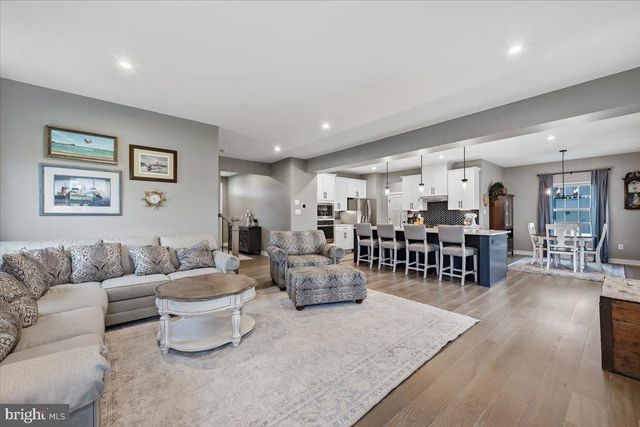 8150 PARKER PL, Fogelsville, PA 18051
