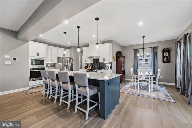 8150 PARKER PL, Fogelsville, PA 18051
