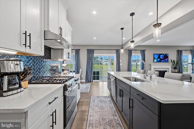 8150 PARKER PL, Fogelsville, PA 18051