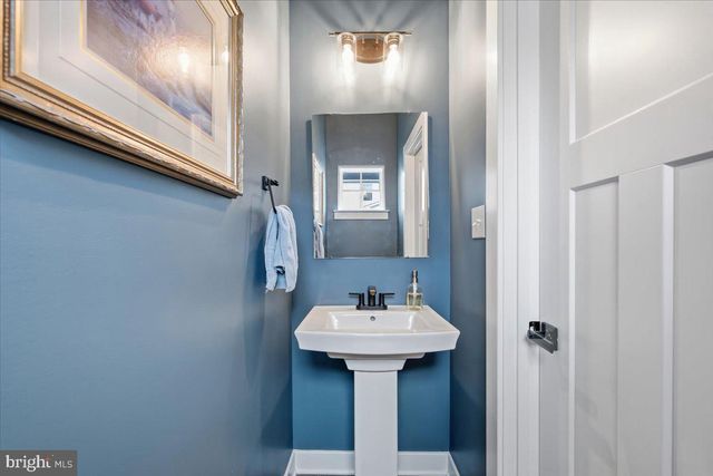 8150 PARKER PL, Fogelsville, PA 18051