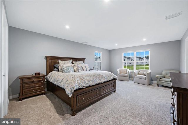 8150 PARKER PL, Fogelsville, PA 18051