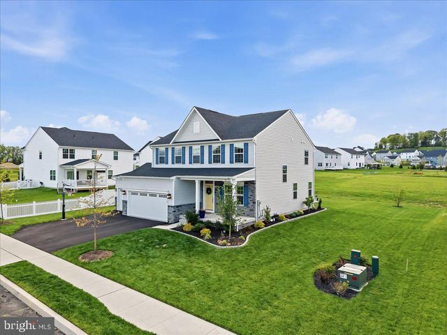 8150 PARKER PL, Fogelsville, PA 18051