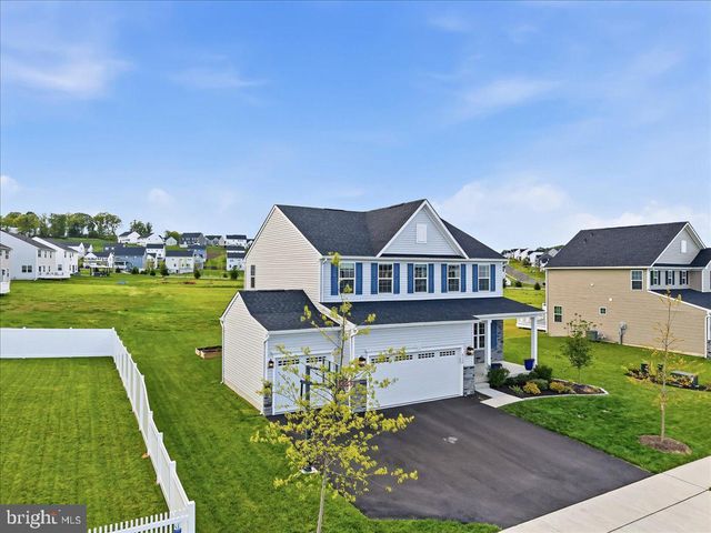 8150 PARKER PL, Fogelsville, PA 18051