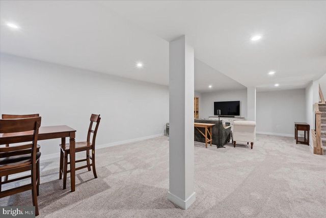 8150 PARKER PL, Fogelsville, PA 18051