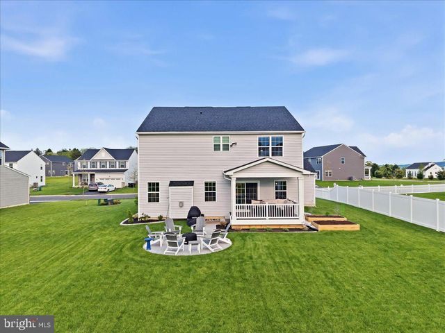 8150 PARKER PL, Fogelsville, PA 18051