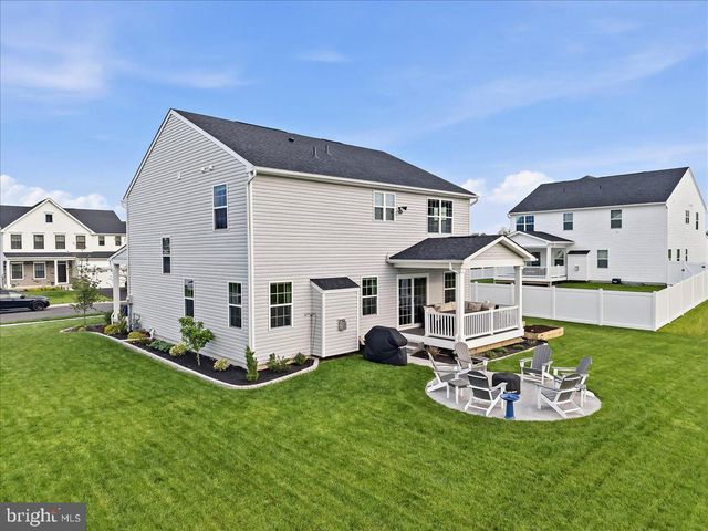 8150 PARKER PL, Fogelsville, PA 18051