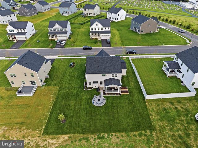 8150 PARKER PL, Fogelsville, PA 18051