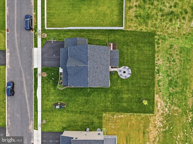8150 PARKER PL, Fogelsville, PA 18051