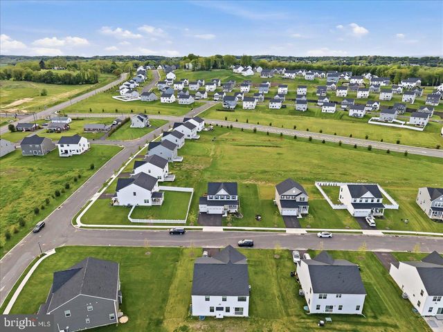 8150 PARKER PL, Fogelsville, PA 18051