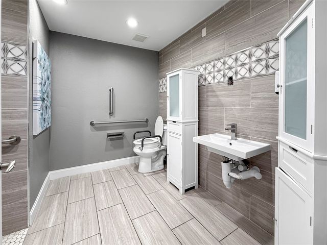 261 Oak Hill Drive, Trophy Club, TX 76262