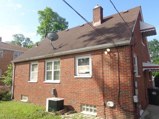 6237 Chestnut Hills Drive, Parma, OH 44129