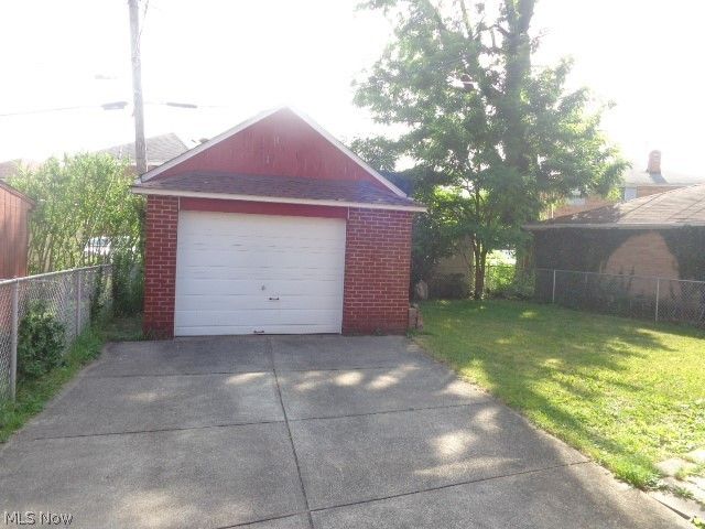 6237 Chestnut Hills Drive, Parma, OH 44129
