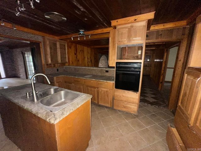 13 Wolfe Drive, Mcgehee, AR 71654