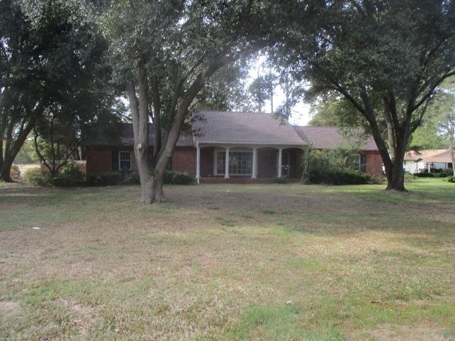 13 Wolfe Drive, Mcgehee, AR 71654