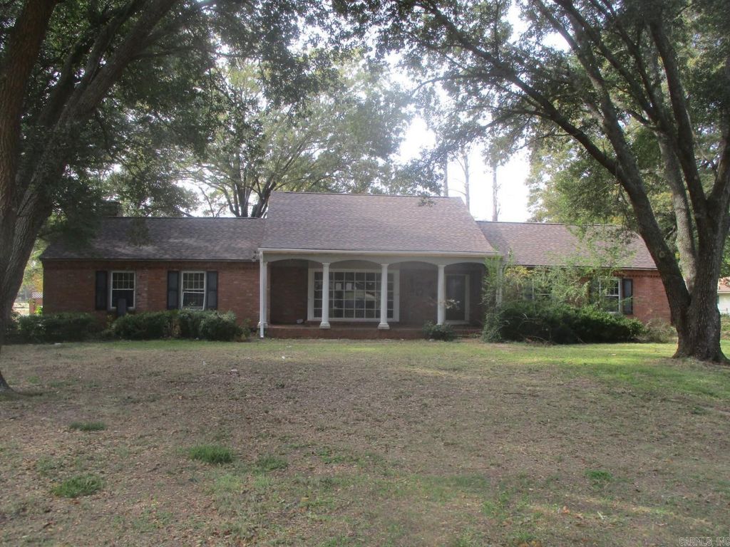 13 Wolfe Drive, Mcgehee, AR 71654