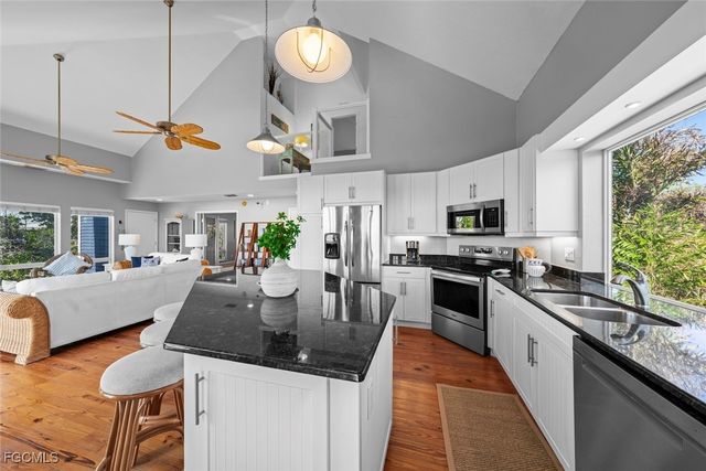 2449 Harbour LN, Sanibel, FL 33957