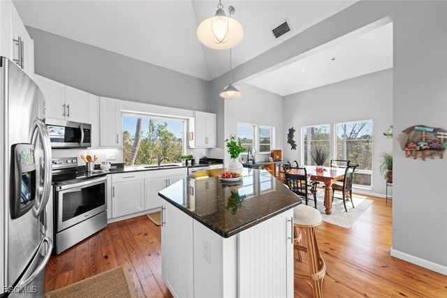 2449 Harbour LN, Sanibel, FL 33957