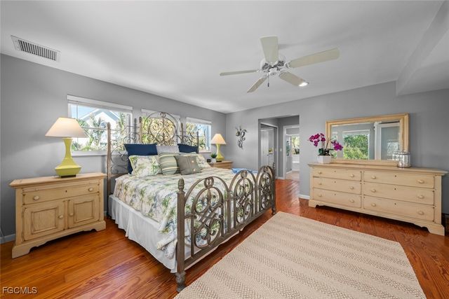 2449 Harbour LN, Sanibel, FL 33957