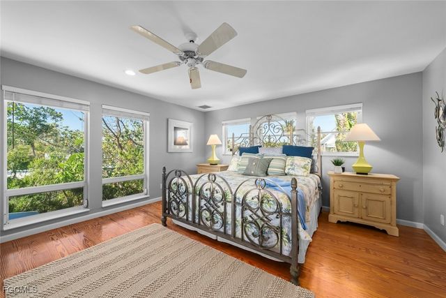 2449 Harbour LN, Sanibel, FL 33957