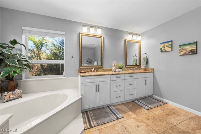 2449 Harbour LN, Sanibel, FL 33957