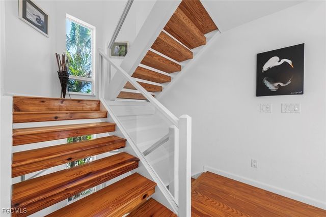 2449 Harbour LN, Sanibel, FL 33957