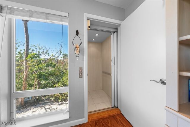 2449 Harbour LN, Sanibel, FL 33957