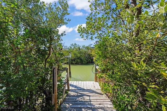 2449 Harbour LN, Sanibel, FL 33957