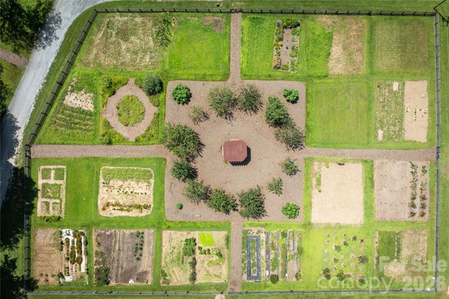 140 Johns Ridge Parkway 140, Lenoir, NC 28645