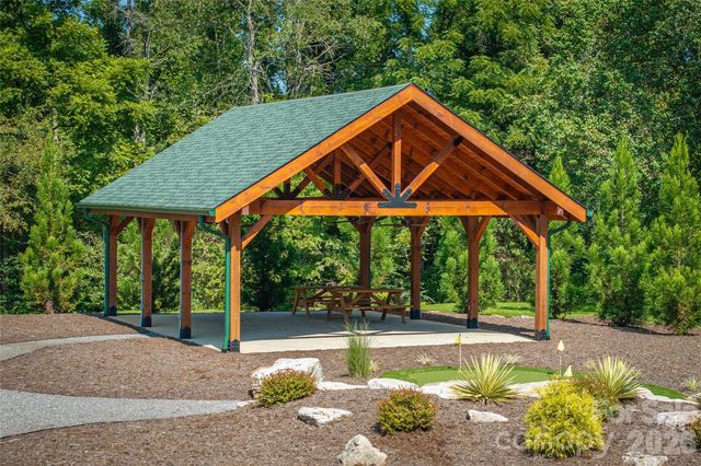 140 Johns Ridge Parkway 140, Lenoir, NC 28645