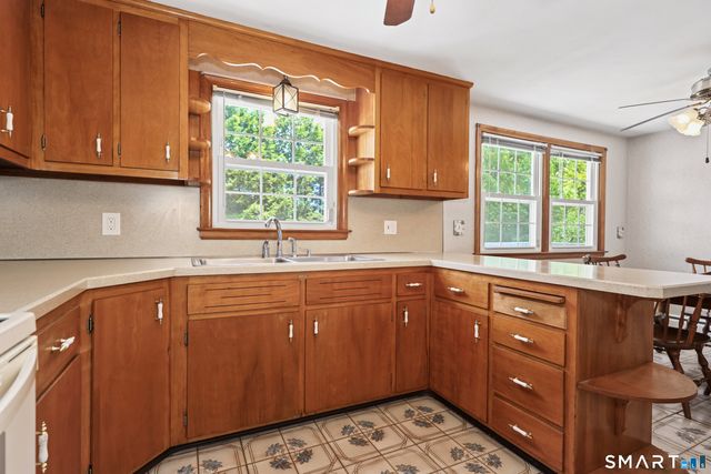 32 Loveland Lane, Bristol, CT 06010