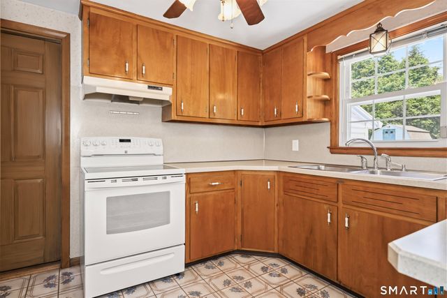 32 Loveland Lane, Bristol, CT 06010